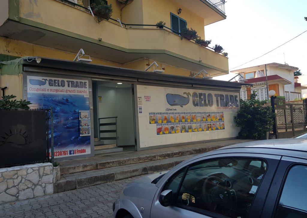 Locali commerciali in vendita  120 m² buono stato, Casalnuovo di Napoli